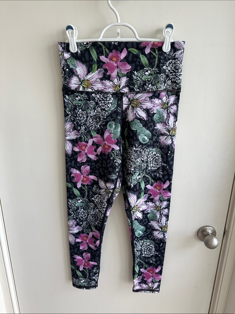 Floral High-Waist Leggings in Black and Pink